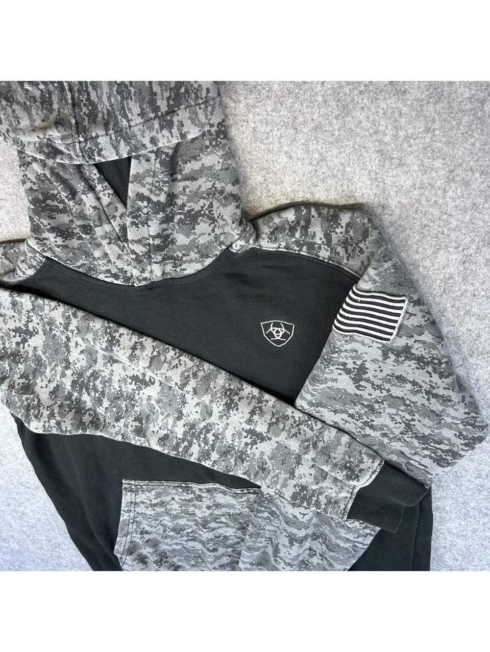 Ariat Black and Gray Digital Camo Hoodie Boys L (14-16) American Flag Patch